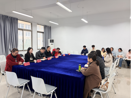 花溪区委社会工作部杨刚部长一行到社会学院与师生开展面对面交流活动