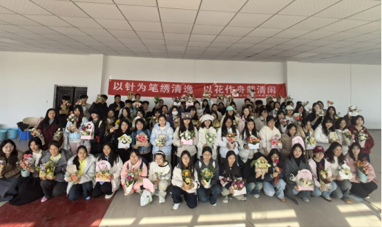 社会学院开展“以针为笔绣清逸，以花作舟载闲情”美育活动