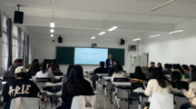 社会学院组织2022级社会工作硕士研究生进行实习交流汇报