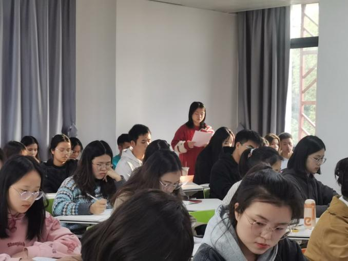社会学院第65期入党积极分子培训班开展第一次小组讨论会