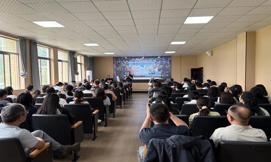 社会学名家讲坛（第十四讲）——  中山大学社会学与人类学学院梁玉成教授  为我院师生开展学术讲座