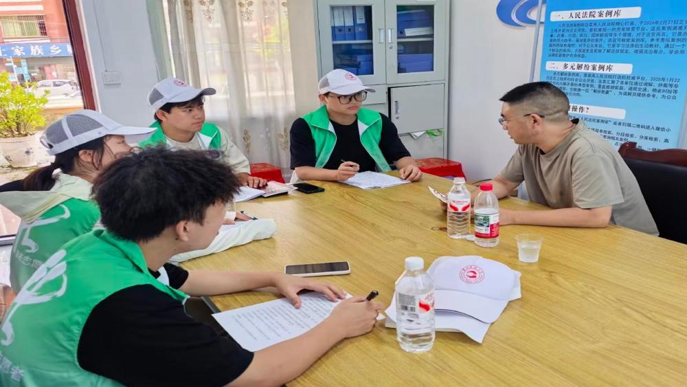 团队成员访谈前尚寨小学校长李登松