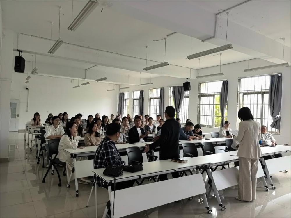 C:/Users/86151/Desktop/导师见面会2.jpg导师见面会2